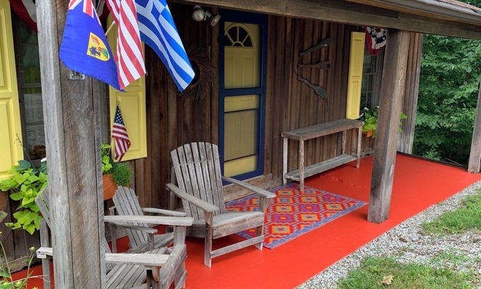 Ligonier Cabin | Rustic, Artsy & Cozy Getaway Cabin in Laurel Highlands- minutes from Ligonier