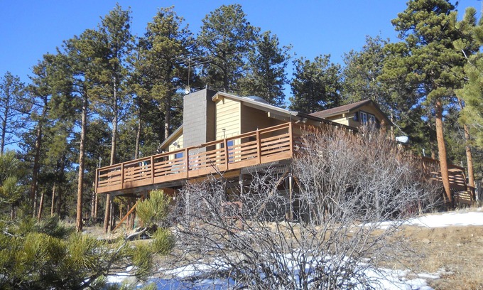 Boulder House | Rustic Beautiful Lg Colorado Rockies Mtn Home w/Lg Hot Tub Border Ntl Forest