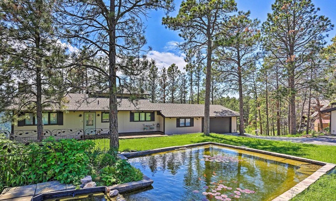 Colonial Pine Hills House | Rustic Black Hills Retreat w/ Expansive Views
