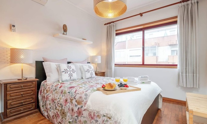 Cedofeita Apartment | Rustic Bright Flat w/Netflix | City Centre