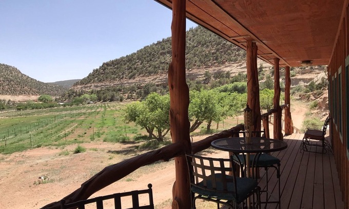 Monticello Cabin | Rustic Bunkhouse with canyon views.