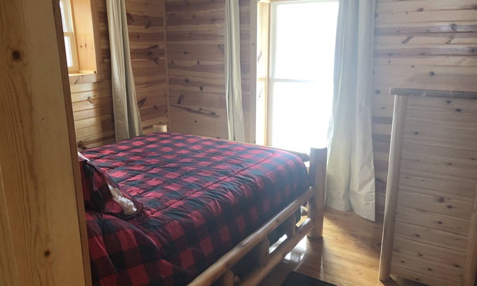 Hope House | Rustic Cabin Getaway