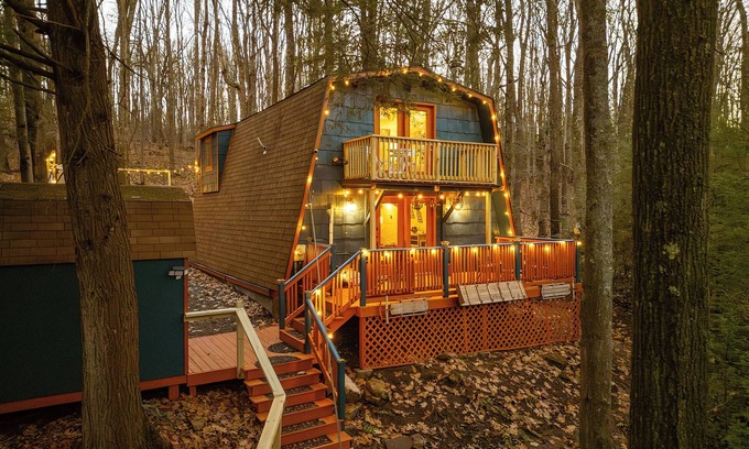Oakland Cabin | Rustic Charm Meets Modern Boutique + DCL Central + Hot Tub, Sauna, Lake Access