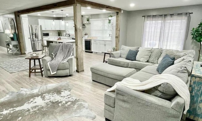 Greenwood House | Rustic Chic in Charming Center Grove