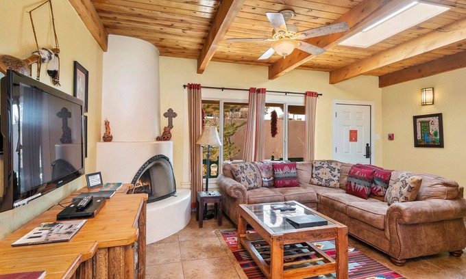 Northeast Santa Fe Hotel | Rustic + Contemporary = Perfect Santa Fe Comfort