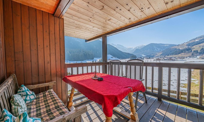 Wald im Pinzgau Apartment | Rustic cosiness in the mountains with a terrace