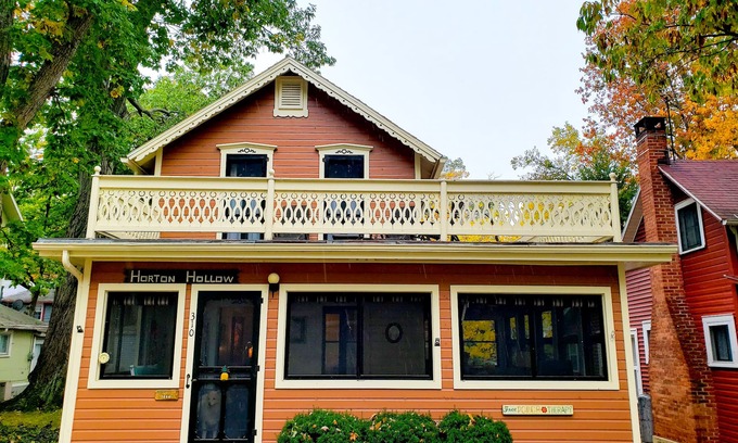 Lakeside House | Rustic Cottage w/Modern Amenities - A Few Blocks to Lake/Downtown