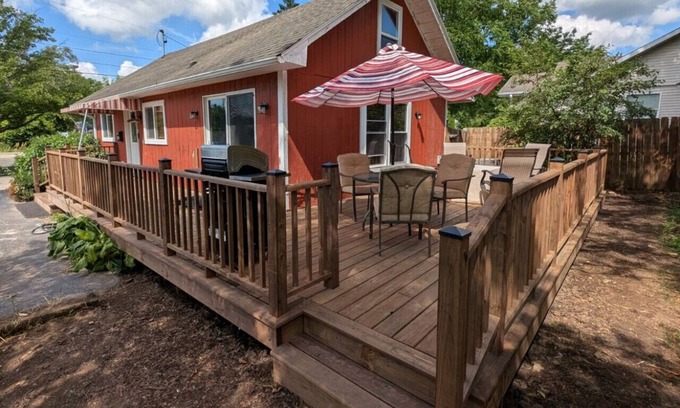 Twin Lakes House | Rustic Cottage Downtown Twin Lakes