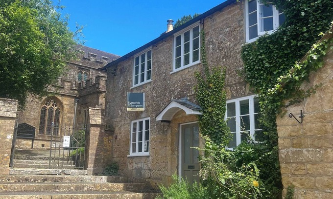 Broadwindsor House | Rustic Cottage in the countryside