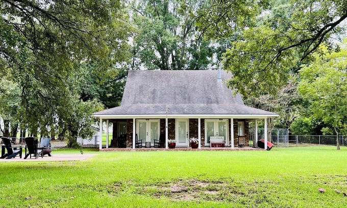 Natchez Cottage | Rustic cottage on Cane River. Perfect place to relax, fish, and enjoy the water