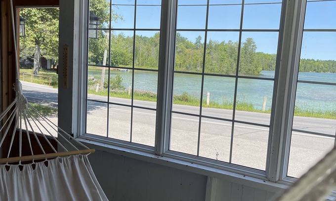 Trent Lakes Cottage | Rustic Cottage on Sandy Lake Creek