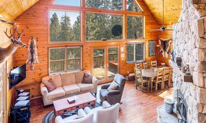 Arnold House | Rustic Custom Built Cabin w/Hot Tub & Sauna SK#33 by Bear Valley Vacation Rentals