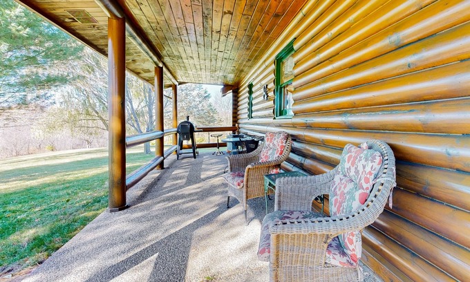 Buffalo Prairie Cabin | Rustic dog-friendly cabin with fireplace, open layout, grill, W/D, & firepit
