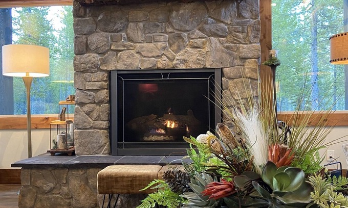 West Yellowstone Cabin | RUSTIC Elegance ELEVATED! Hot Tub and more! Only 10 Minutes from Yellowstone NP!