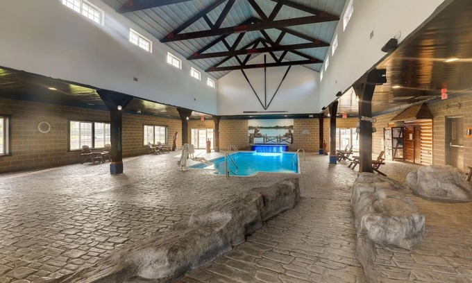 Peoria Hotel | Rustic Elegance Meets Modern Comfort Near IL River Valley | 2 Units