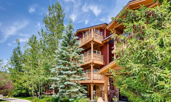 Deer Valley Condo | Rustic Elegance: Park City/Silver Lake Village/Upper Deer Valley