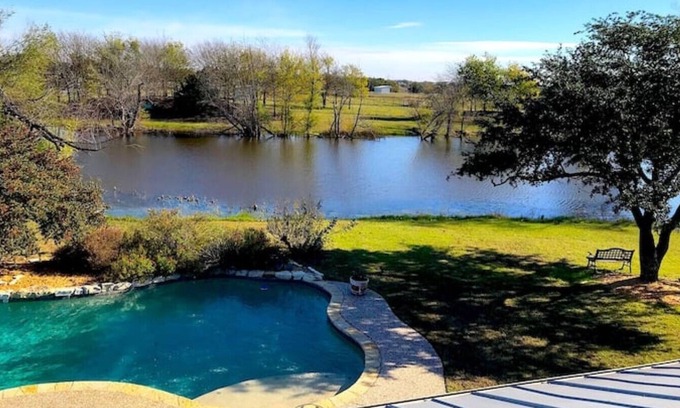 Elmo House | Rustic-Farmhouse Estate (6 Acres, Pool & Private Pond)