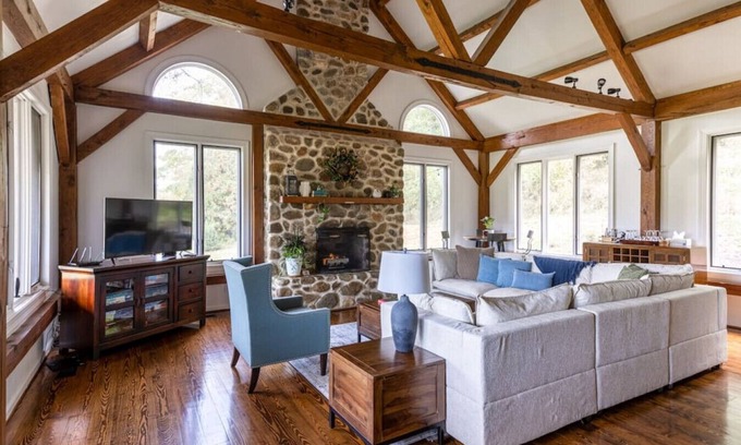 Hood Other | Rustic Farmhouse on Large Farm with Mountain & River Views