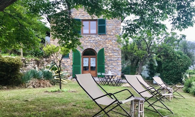 Chiusanico House | Rustic farmhouse with breathtaking views and sunny garden 12 km from the sea