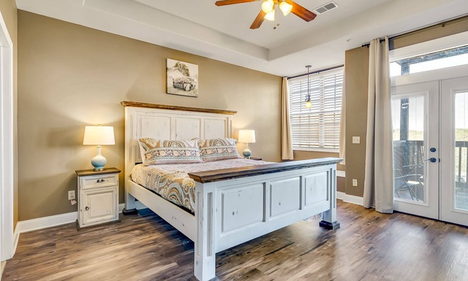 Indian Point Condo | Rustic Fields-WALK IN, Lake views, Sleeps 9, Pools, next to Silver Dollar City