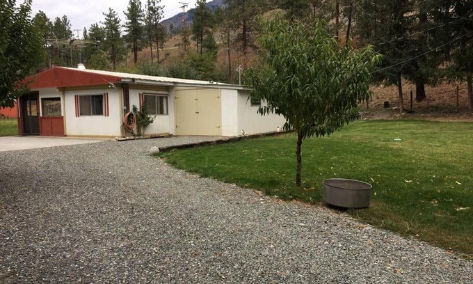 Lillooet House | Rustic getaway