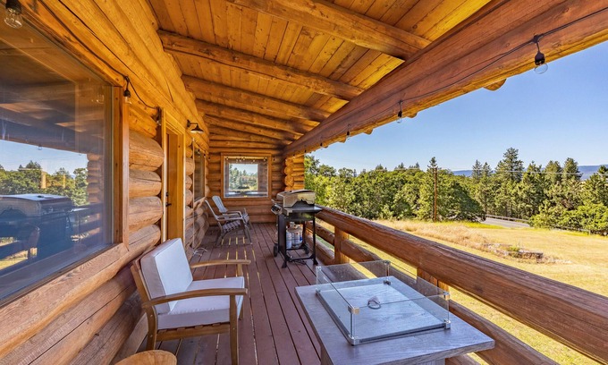 Lyle House | Rustic Getaway in Eastern End of The Columbia River Gorge!