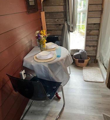 Sayward Apartment | Rustic Guesthouse