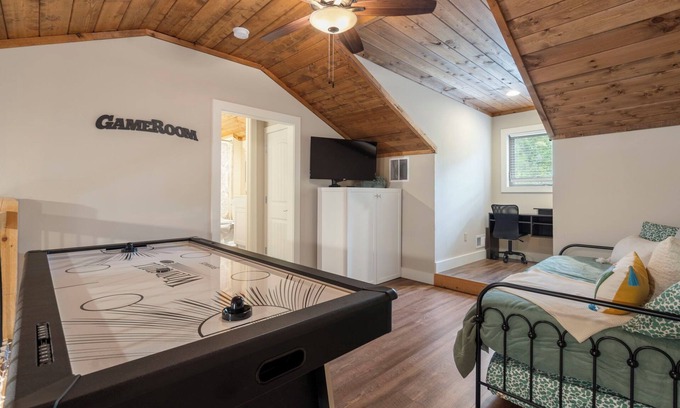 Branson House | Rustic Hickory Hideaway