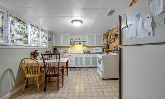Idaho Falls Apartment | Rustic Hideaway 1-bedroom apartment in Central Idaho Falls, with WiFi