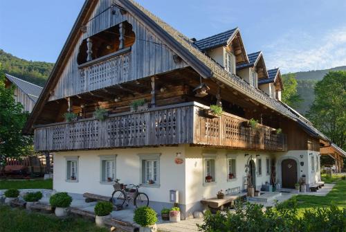 Studor House | Rustic House 13