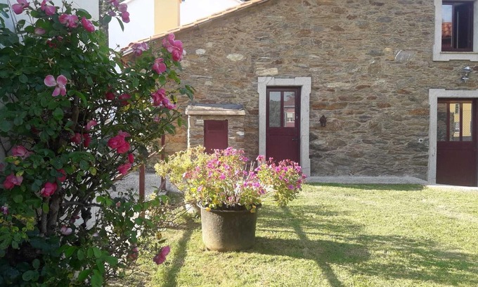 Cerdeira Cottage | Rustic house in a cozy rural setting