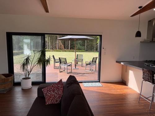 Oruanui House | Rustic house in the wild