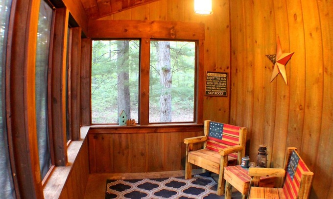 Points Cabin | Rustic Lakeside Retreat: Private 3 Bedroom Cabin