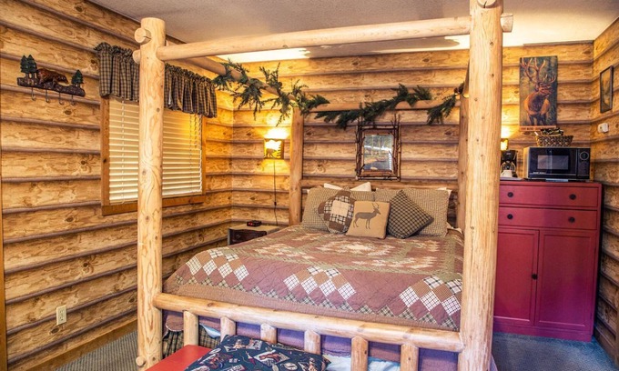 Big Bear Lake Cabin | Rustic lodge with jetted tub - Mountain Spirit #7