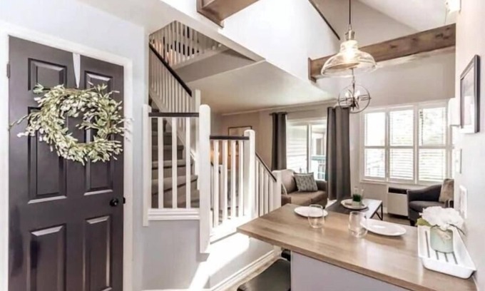 Craigleith Apartment | Rustic Loft at Blue