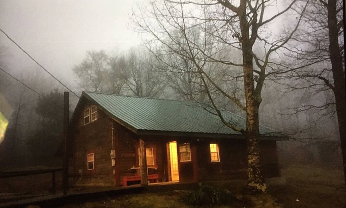 Mountainburg Cabin | Rustic log cabin in the woods with great sunset views