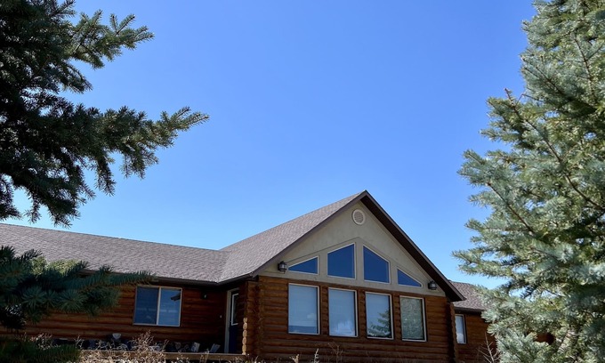 Lapoint Cabin | Rustic Log Cabin Retreat