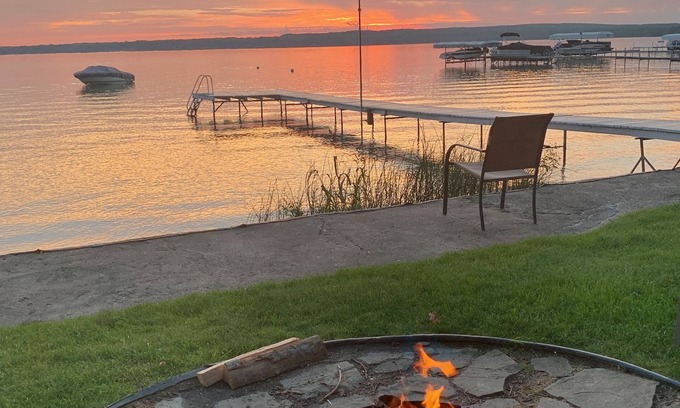 Cheboygan Cabin | Rustic Log Cabin -Water Front, Boating, Fishing, Air conditioned!
