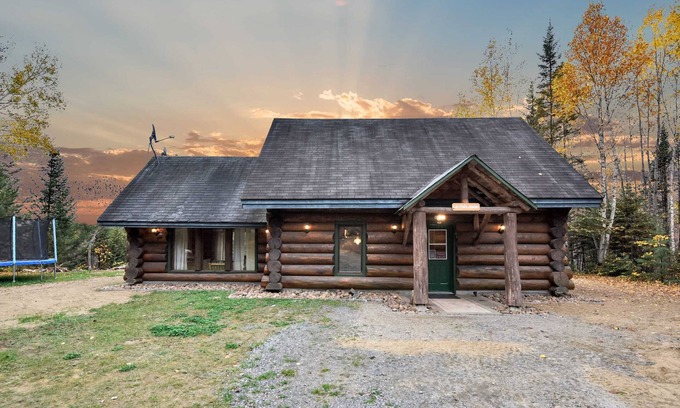 Mauricie House | Rustic Log Chalet in Nature - Chalet Le Melisse