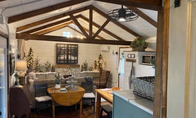 Mitchell Cabin | Rustic luxury in beautiful area near state park