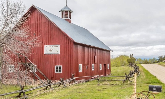 Ennis House | Rustic Montana cabin w/Jack Creek Access & catch and release fishing - T-Lazy-B Ranch