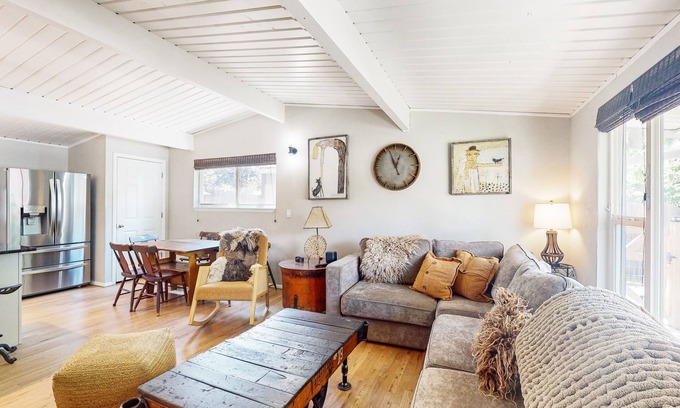 Central Colorado Springs House | Rustic mountain view home w/large yard, pond, & updated kitchen - dog-friendly