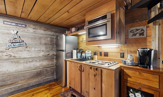 Hendersonville Cabin | Rustic Mountain Cabin with private gas grill and outdoor living space