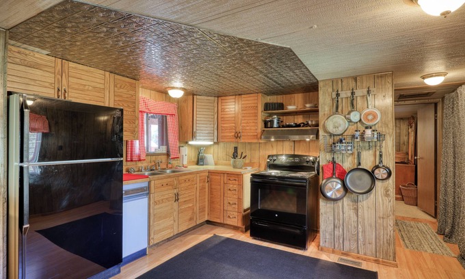 Pagosa Springs Cabin | Rustic Mountain Cabinnn3br Soaking Passes & Hiking Trails!