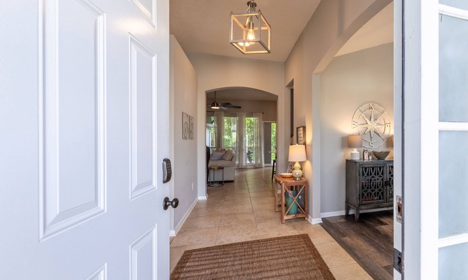 Fleming Island House | Rustic Owl w/2Kings In Fleming Island