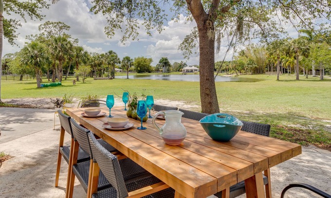 Palm City Cottage | Rustic Palm City Vacation Rental on Horse Farm