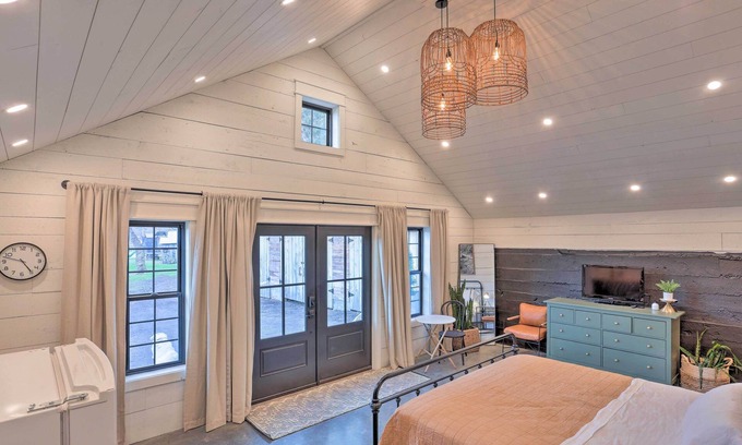 Rapid City Apartment | Rustic Rapid City Farmhouse w/Mountain Views