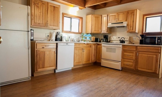 The Dalles House | Rustic Retreat - 3 Bedrooms, 3 Bathrooms - Beautiful Cabin on 5 Acres of Land
