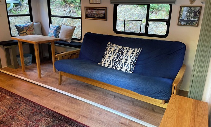 Kingston House | Rustic Retreat - RV- Minutes Away From Hiking - Biking & Kayaking!