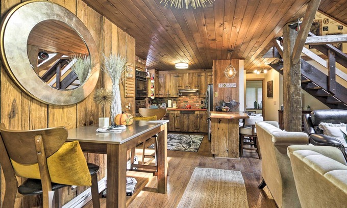 North Branford House | Rustic Retreat w/Hot Tub in North Branford!